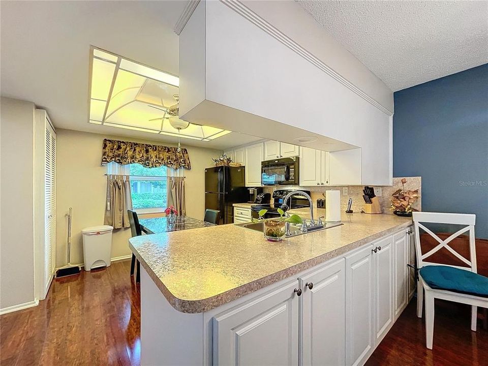 For Sale: $219,000 (2 beds, 2 baths, 1148 Square Feet)