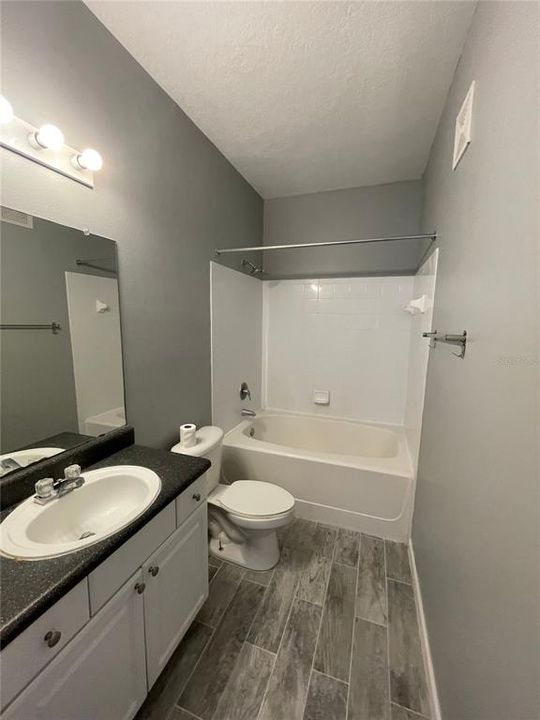 For Rent: $2,000 (3 beds, 2 baths, 1369 Square Feet)