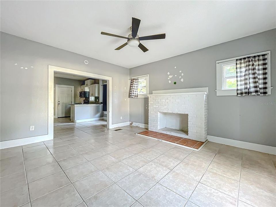 For Sale: $229,000 (2 beds, 1 baths, 1168 Square Feet)