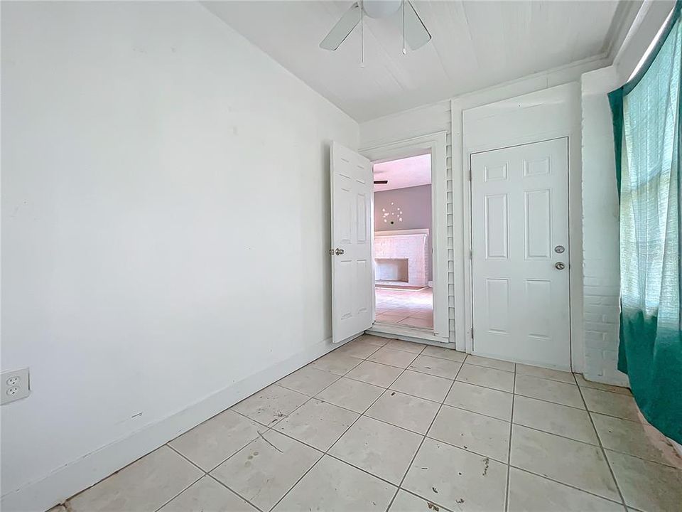 For Sale: $229,000 (2 beds, 1 baths, 1168 Square Feet)