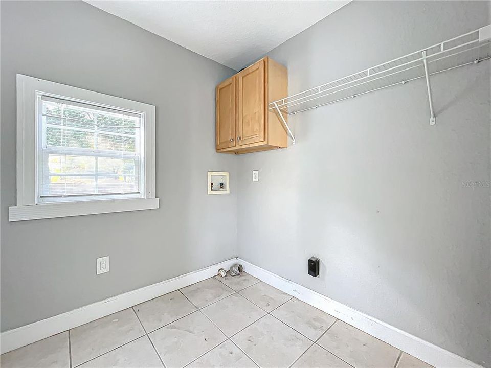 For Sale: $229,000 (2 beds, 1 baths, 1168 Square Feet)