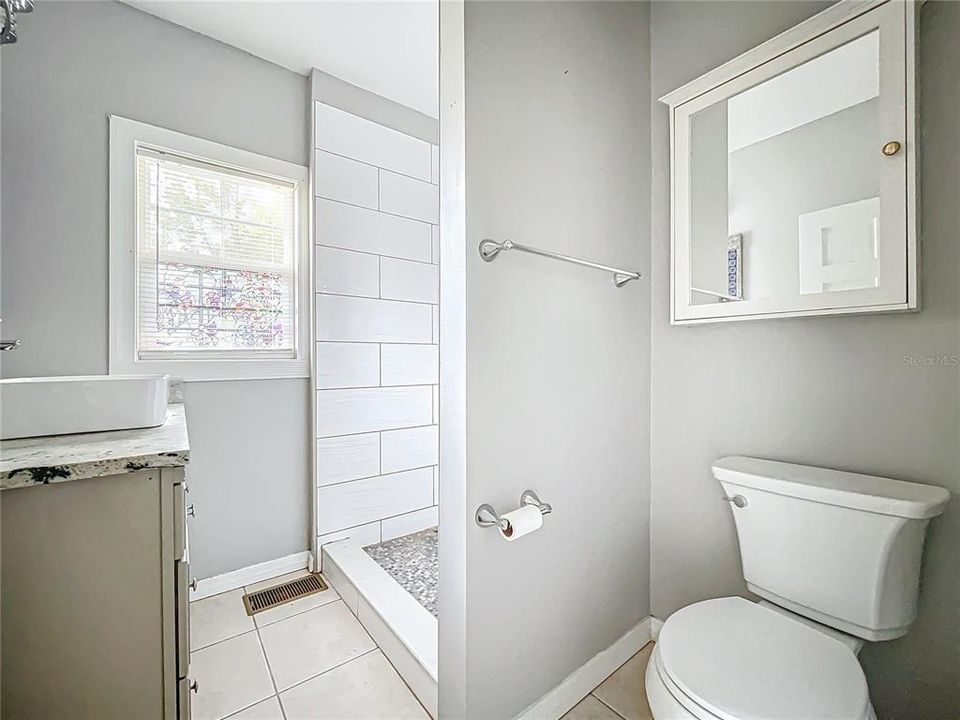 For Sale: $229,000 (2 beds, 1 baths, 1168 Square Feet)