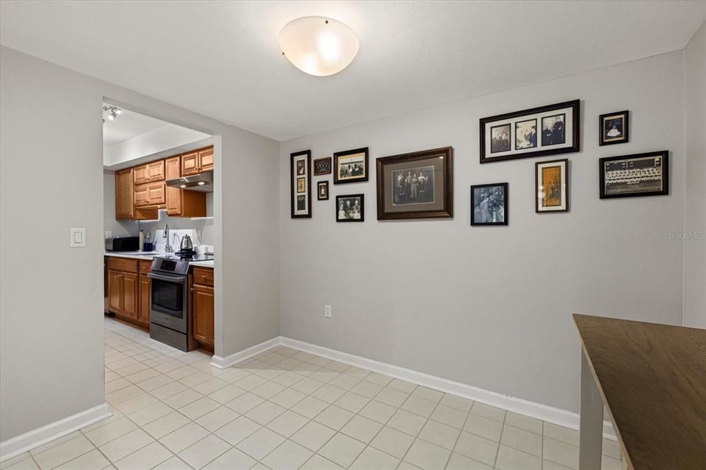 For Sale: $285,000 (2 beds, 2 baths, 1128 Square Feet)