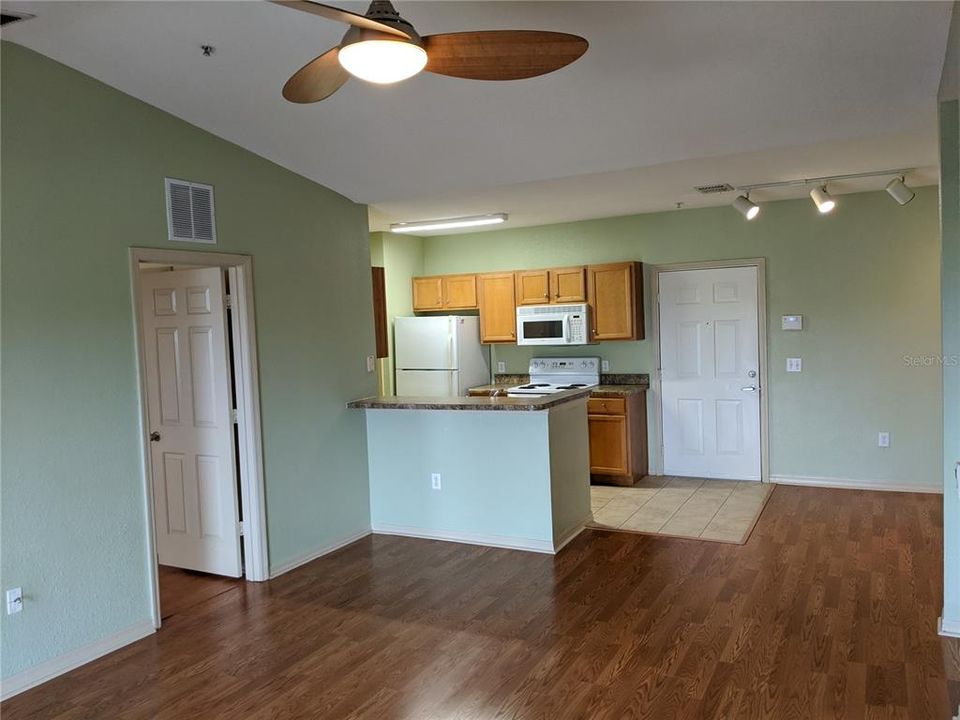 For Rent: $1,595 (2 beds, 2 baths, 1054 Square Feet)