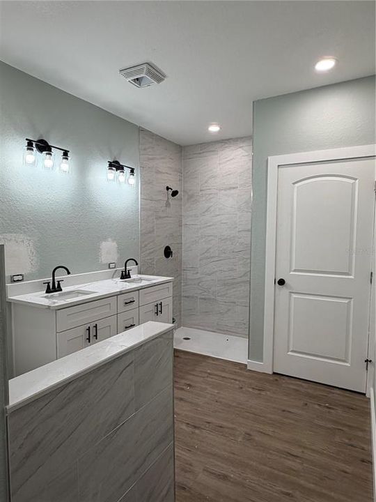 На продажу: $329,900 (4 спален, 2 ванн, 1669 Квадратных фут)