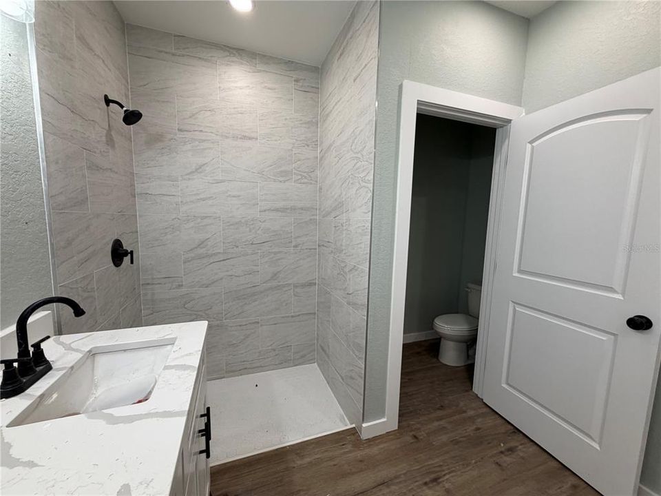 На продажу: $329,900 (4 спален, 2 ванн, 1669 Квадратных фут)