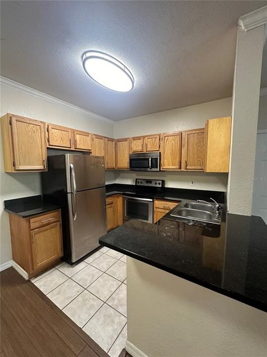 For Sale: $200,000 (2 beds, 1 baths, 933 Square Feet)