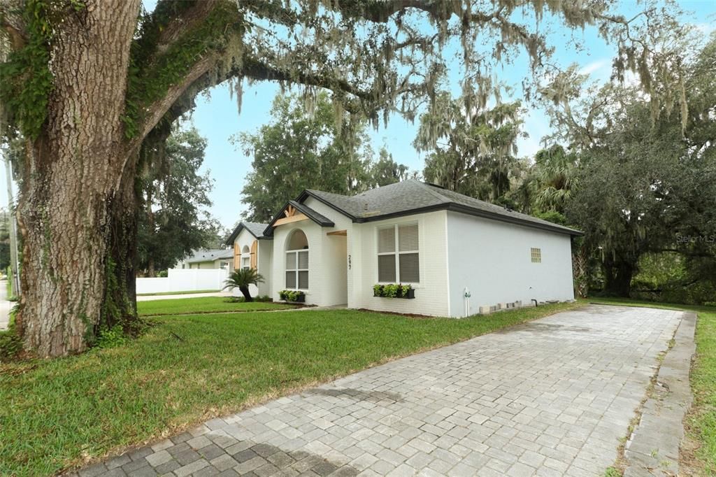 For Sale: $650,000 (3 beds, 2 baths, 1910 Square Feet)