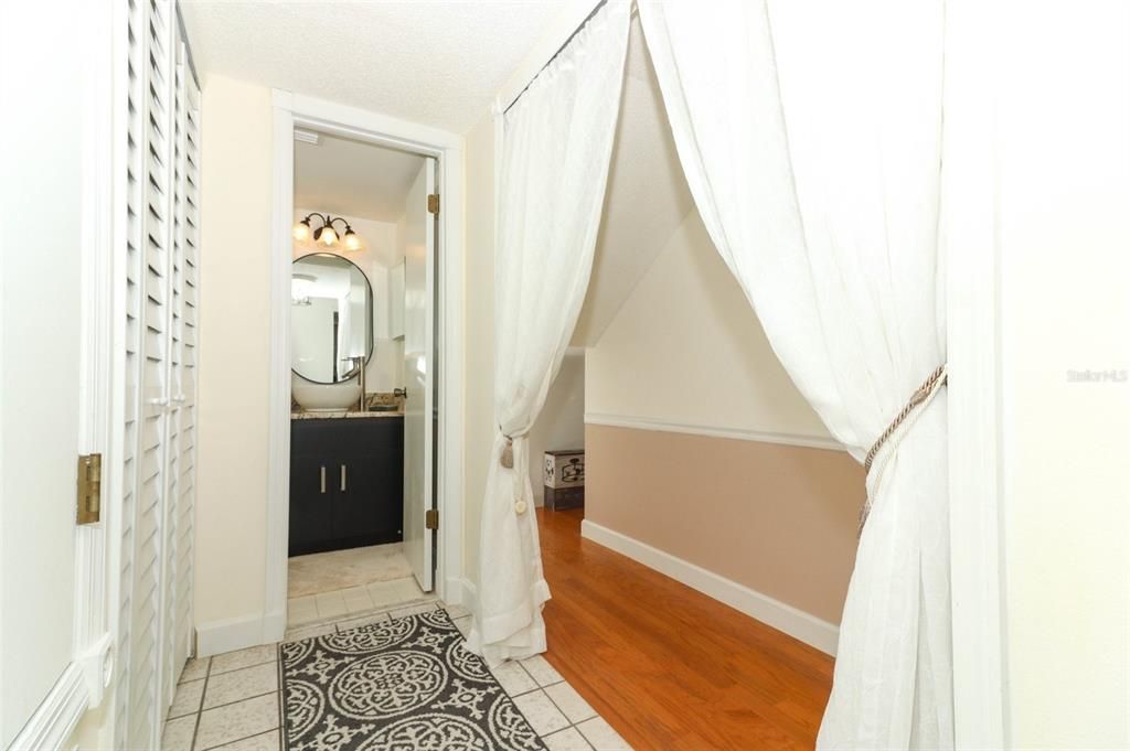 For Sale: $325,000 (2 beds, 2 baths, 1290 Square Feet)