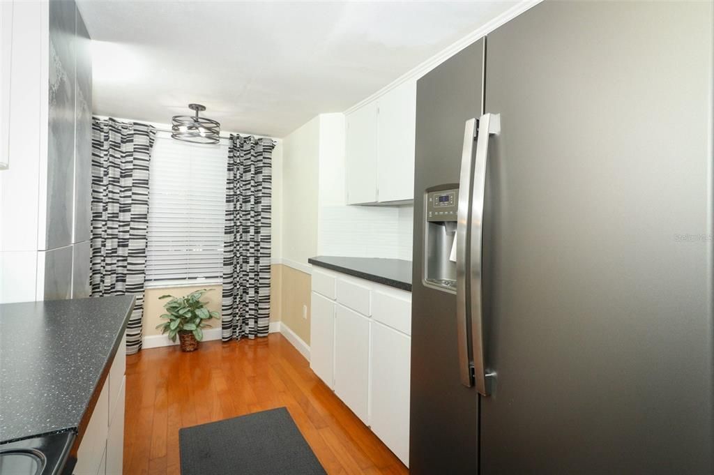 For Sale: $325,000 (2 beds, 2 baths, 1290 Square Feet)