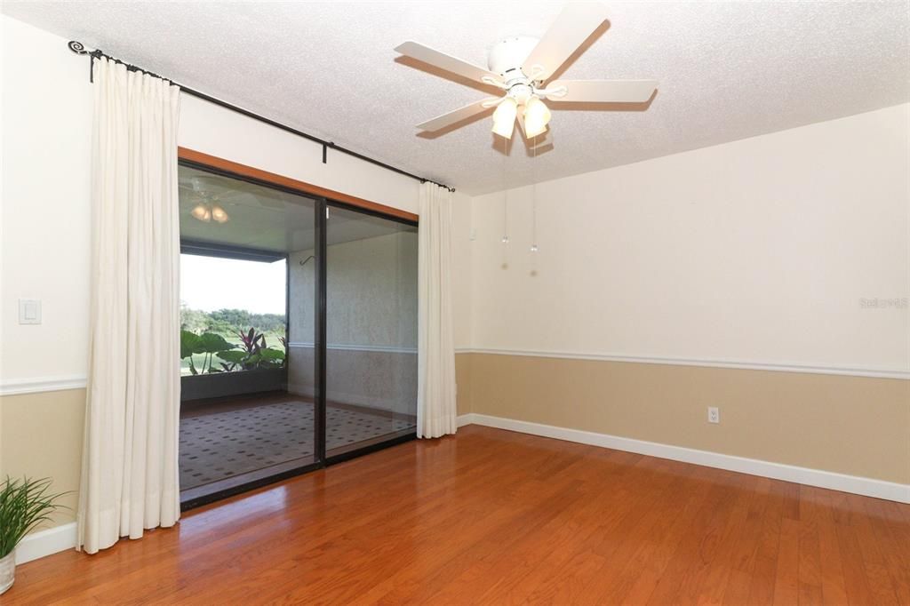 For Sale: $325,000 (2 beds, 2 baths, 1290 Square Feet)