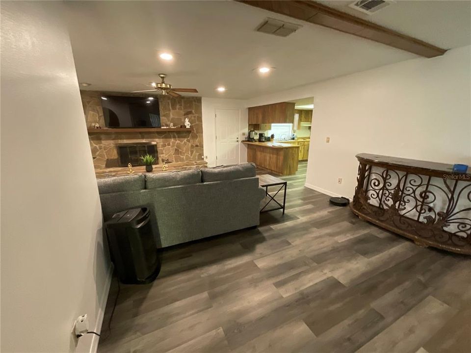 For Sale: $539,900 (3 beds, 2 baths, 1945 Square Feet)