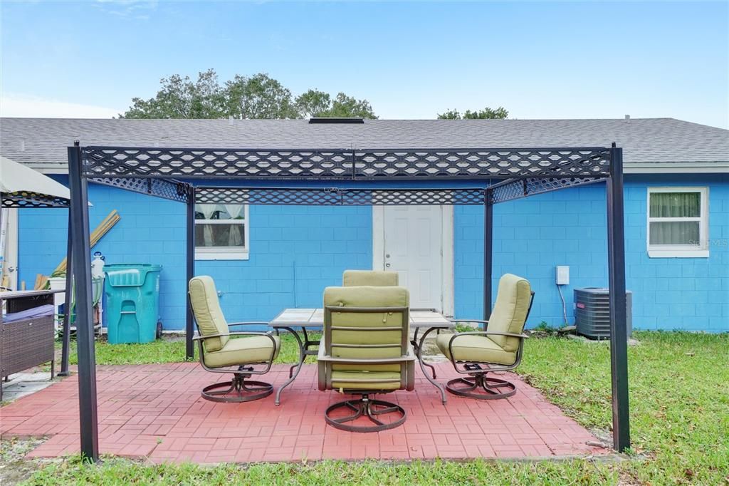 For Sale: $295,000 (3 beds, 1 baths, 999 Square Feet)