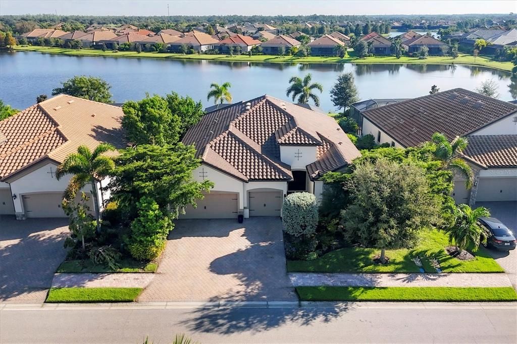 For Sale: $1,275,000 (3 beds, 3 baths, 2427 Square Feet)