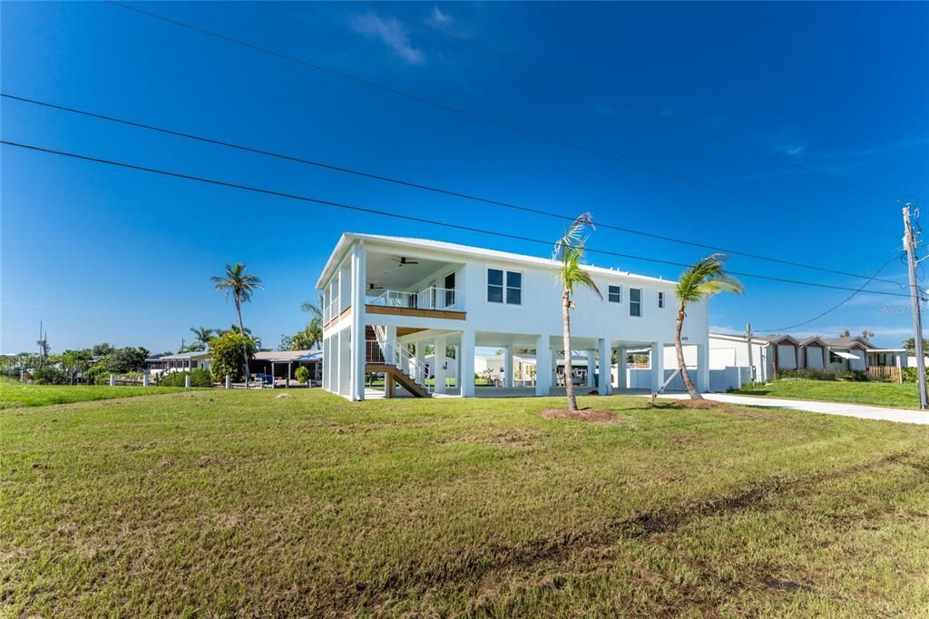 For Sale: $784,999 (3 beds, 2 baths, 1560 Square Feet)