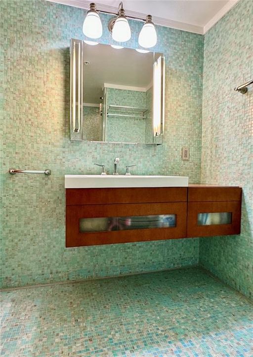 2nd bathroom