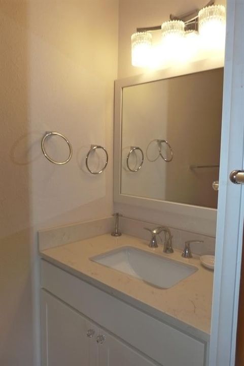 For Rent: $2,750 (2 beds, 1 baths, 930 Square Feet)