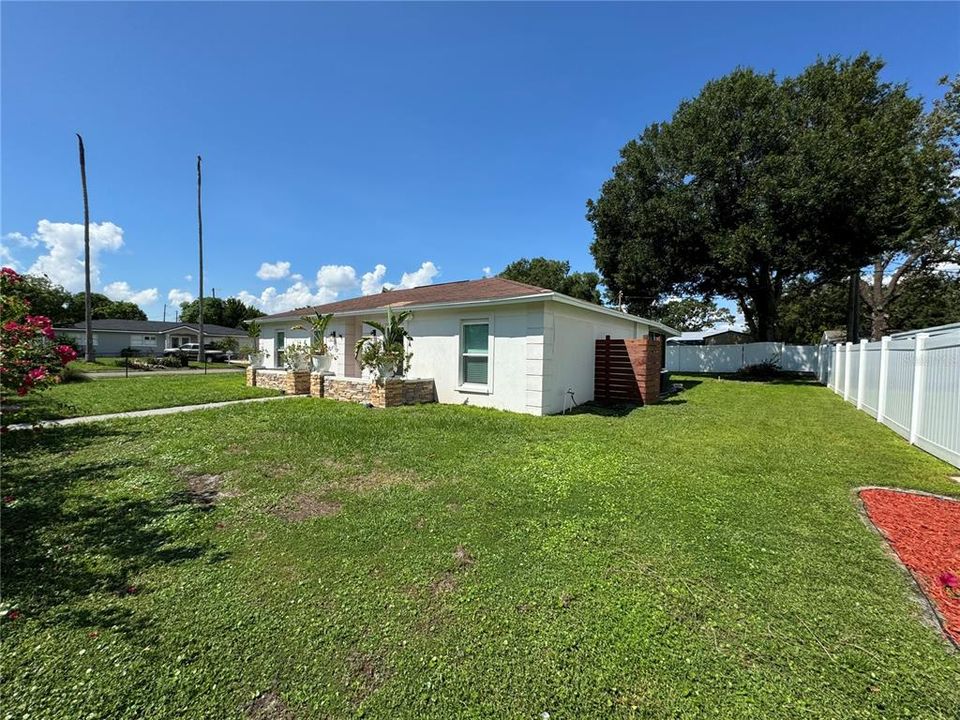 For Sale: $439,900 (4 beds, 2 baths, 1452 Square Feet)