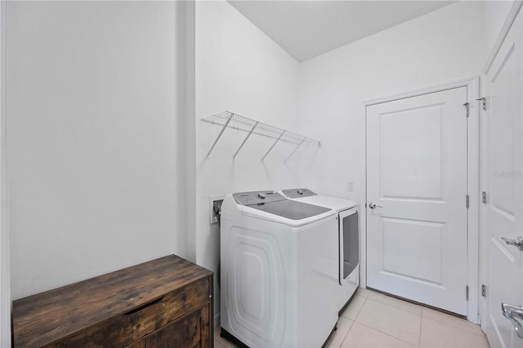 For Sale: $365,000 (3 beds, 2 baths, 1844 Square Feet)