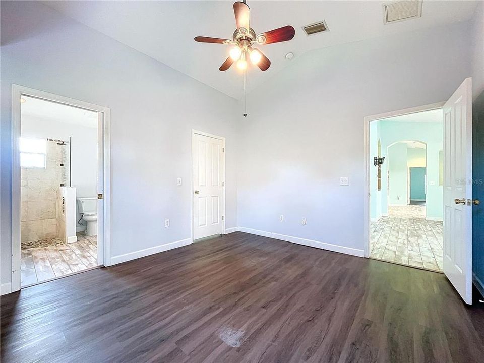 For Sale: $335,000 (3 beds, 2 baths, 1389 Square Feet)