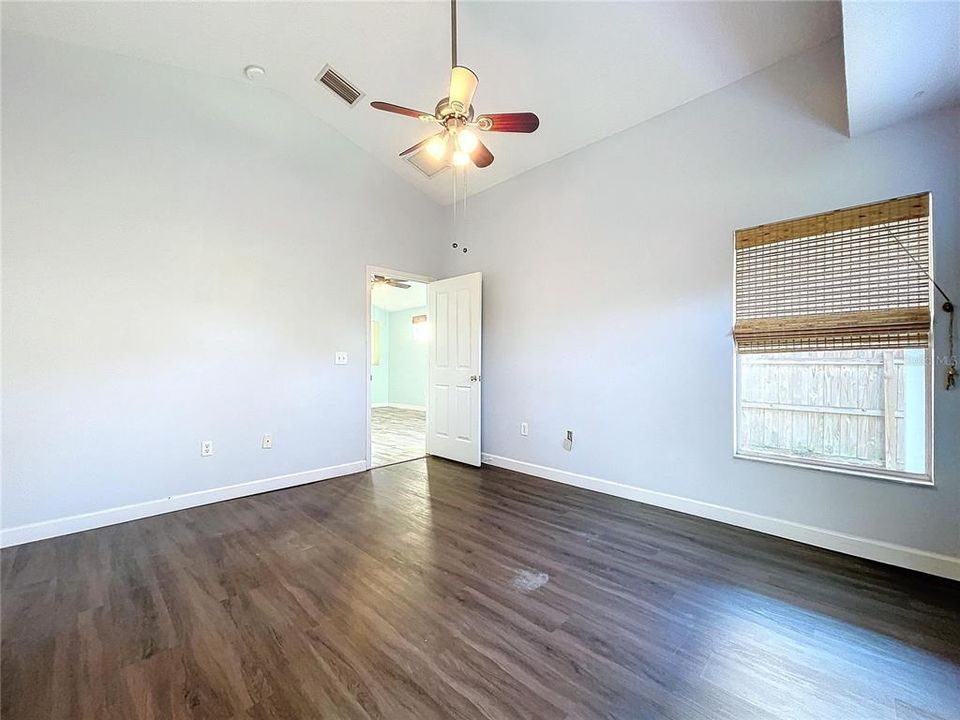 For Sale: $335,000 (3 beds, 2 baths, 1389 Square Feet)