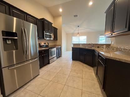 For Rent: $2,300 (3 beds, 2 baths, 1783 Square Feet)