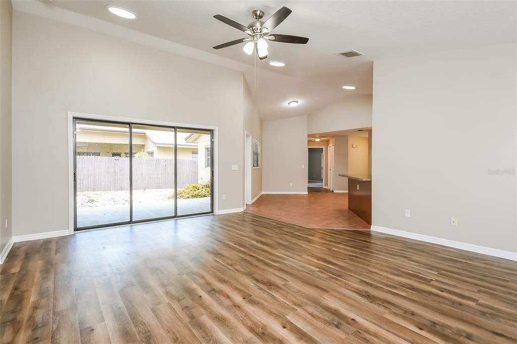 For Rent: $2,385 (4 beds, 2 baths, 2357 Square Feet)