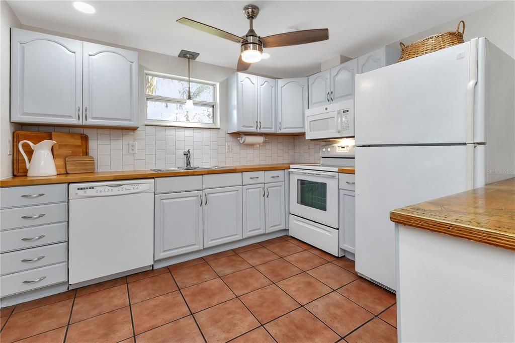 For Sale: $350,000 (3 beds, 1 baths, 1290 Square Feet)