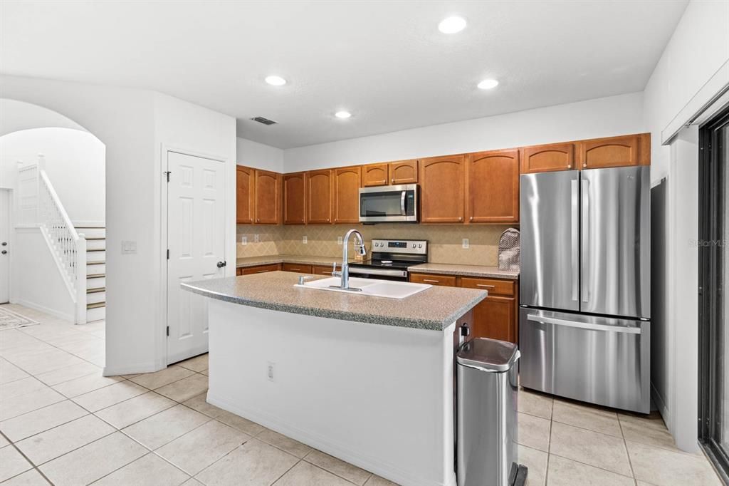 For Sale: $275,000 (2 beds, 2 baths, 1289 Square Feet)