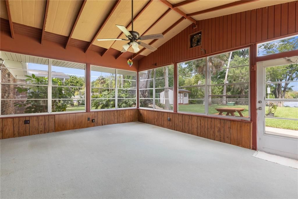 Huge Back Lanai with Indoor/Outdoor Carpet