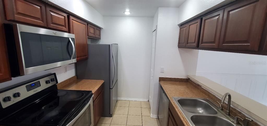 For Rent: $1,900 (3 beds, 2 baths, 1251 Square Feet)