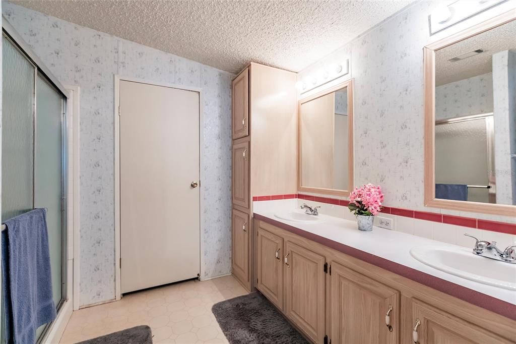 For Sale: $155,000 (2 beds, 2 baths, 1352 Square Feet)