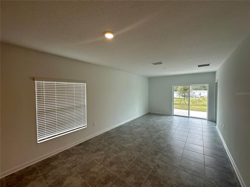 For Rent: $1,995 (3 beds, 2 baths, 1444 Square Feet)