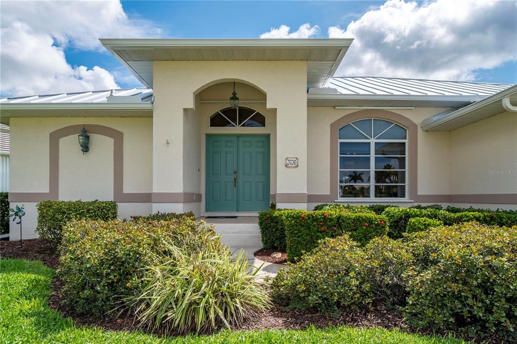 For Sale: $715,000 (3 beds, 2 baths, 1939 Square Feet)