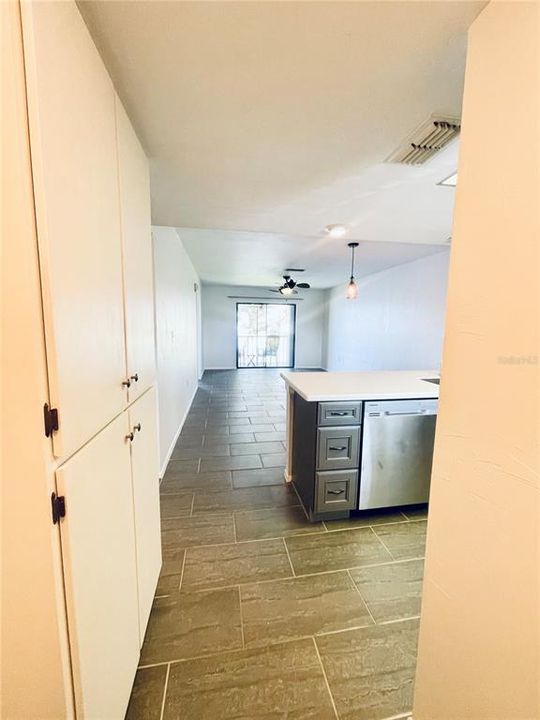 For Rent: $1,550 (2 beds, 2 baths, 886 Square Feet)