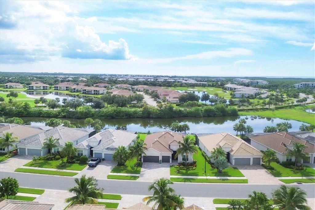 Active With Contract: $849,000 (3 beds, 3 baths, 2464 Square Feet)