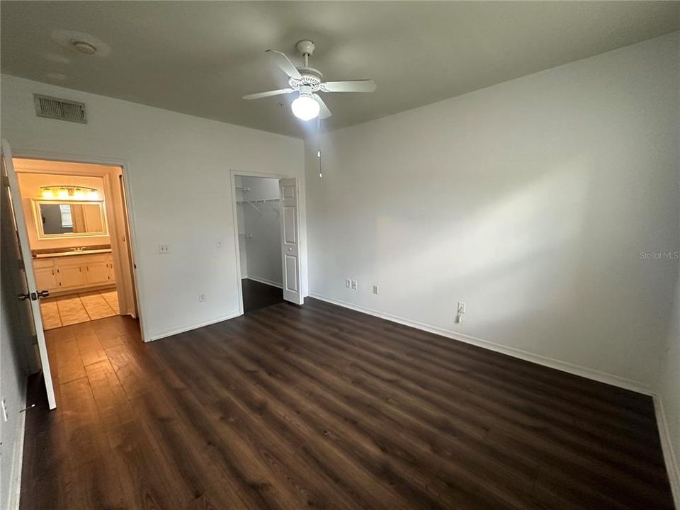 For Sale: $169,990 (1 beds, 1 baths, 885 Square Feet)