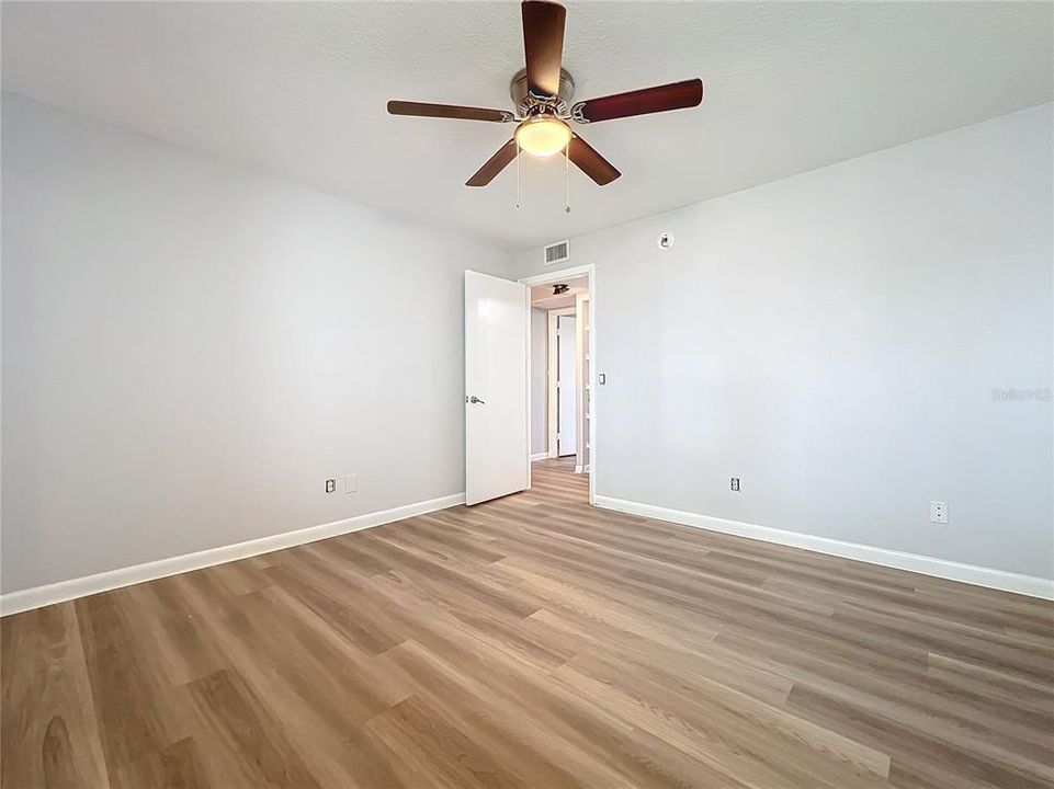 For Sale: $875,000 (2 beds, 1 baths, 1070 Square Feet)