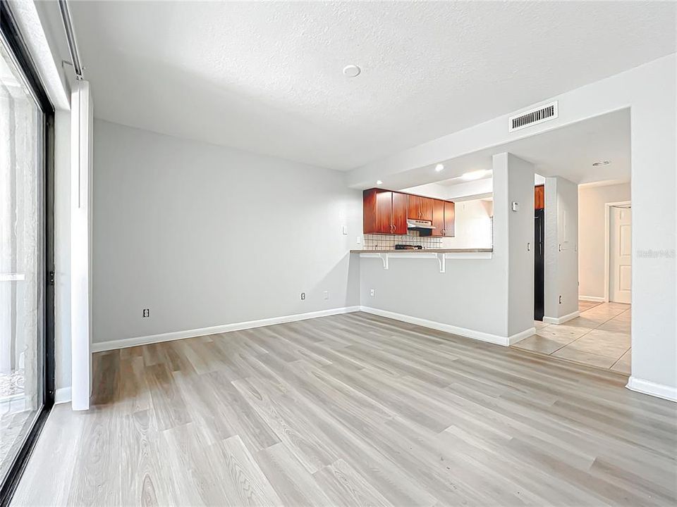 For Sale: $875,000 (2 beds, 1 baths, 1070 Square Feet)