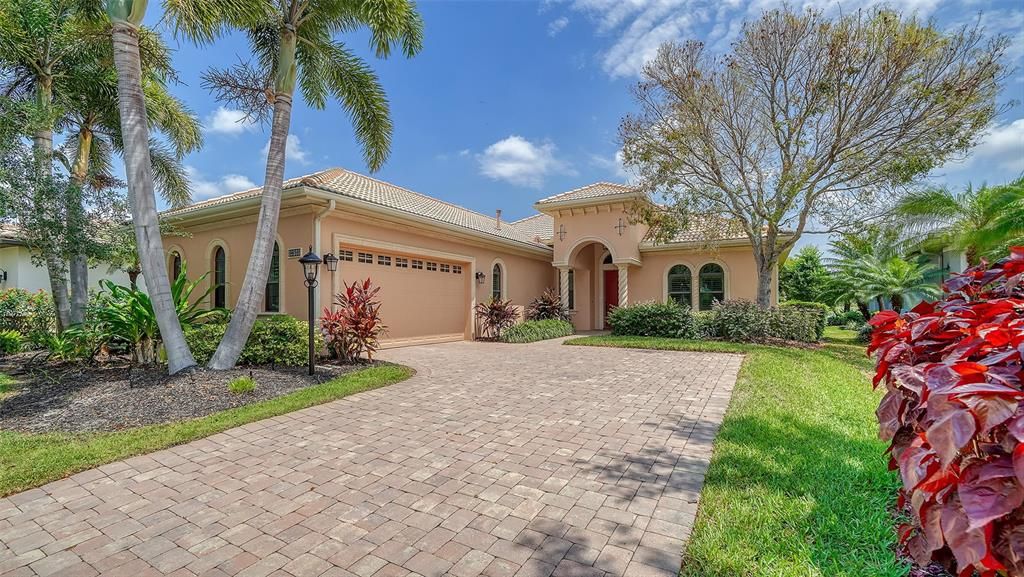 For Sale: $999,000 (2 beds, 2 baths, 2326 Square Feet)