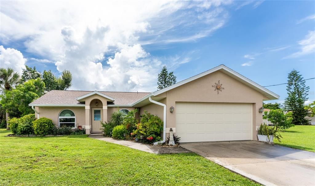 For Sale: $418,000 (3 beds, 2 baths, 1207 Square Feet)