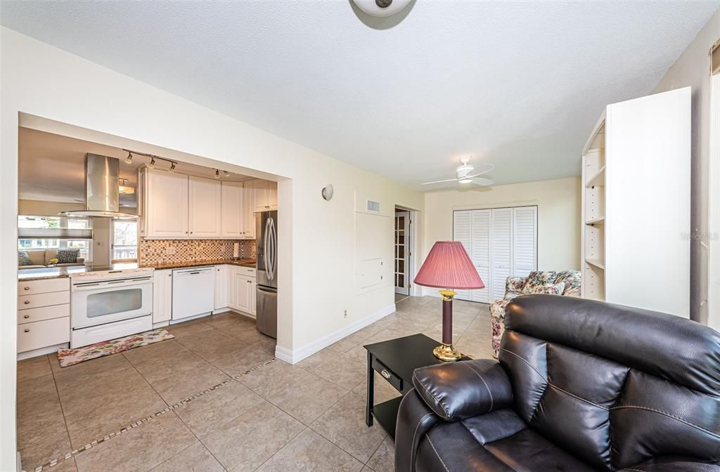 For Sale: $259,000 (2 beds, 2 baths, 1400 Square Feet)