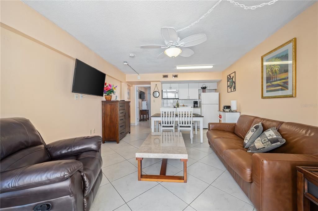 For Sale: $193,900 (1 beds, 1 baths, 534 Square Feet)