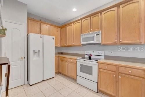 For Sale: $320,000 (2 beds, 2 baths, 1225 Square Feet)