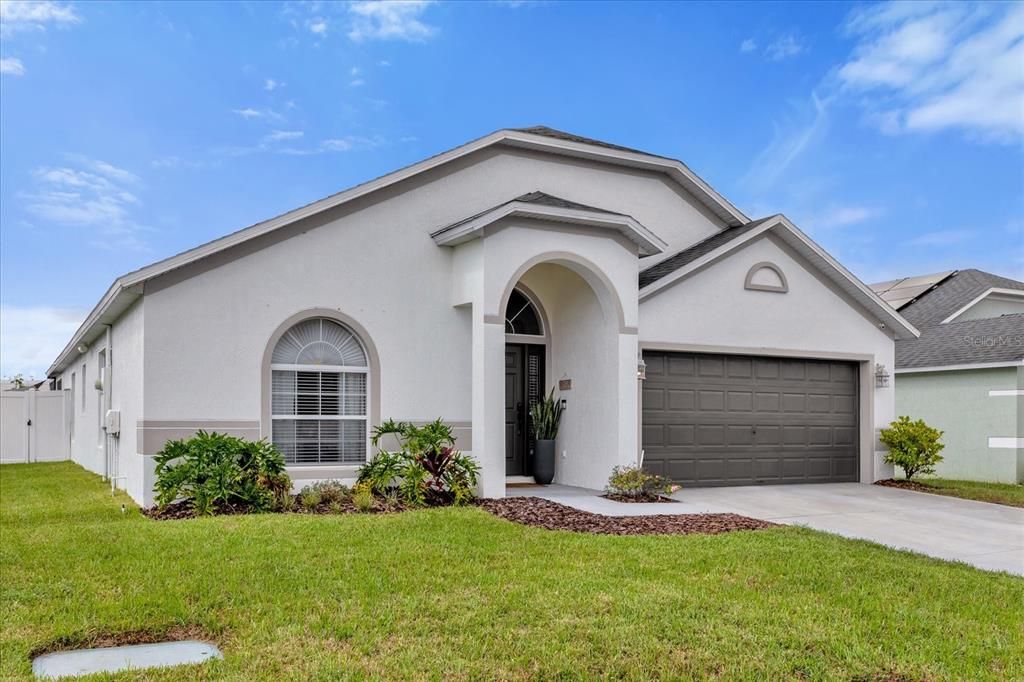 For Sale: $385,000 (3 beds, 2 baths, 1902 Square Feet)