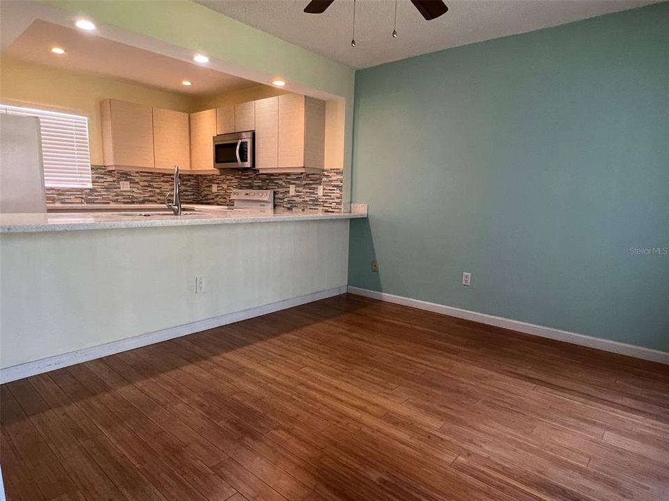 For Sale: $149,900 (3 beds, 2 baths, 1274 Square Feet)