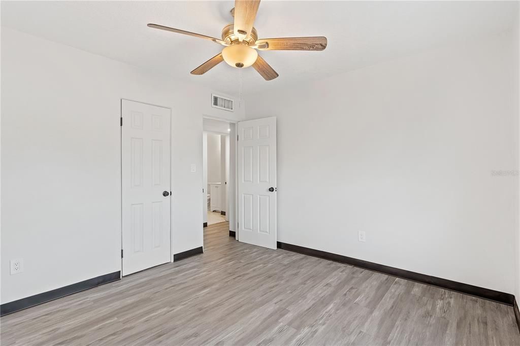 For Sale: $215,000 (2 beds, 2 baths, 1320 Square Feet)