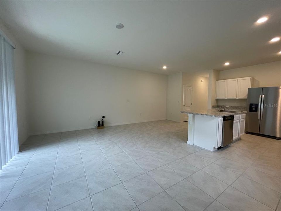 For Rent: $1,990 (3 beds, 2 baths, 1820 Square Feet)