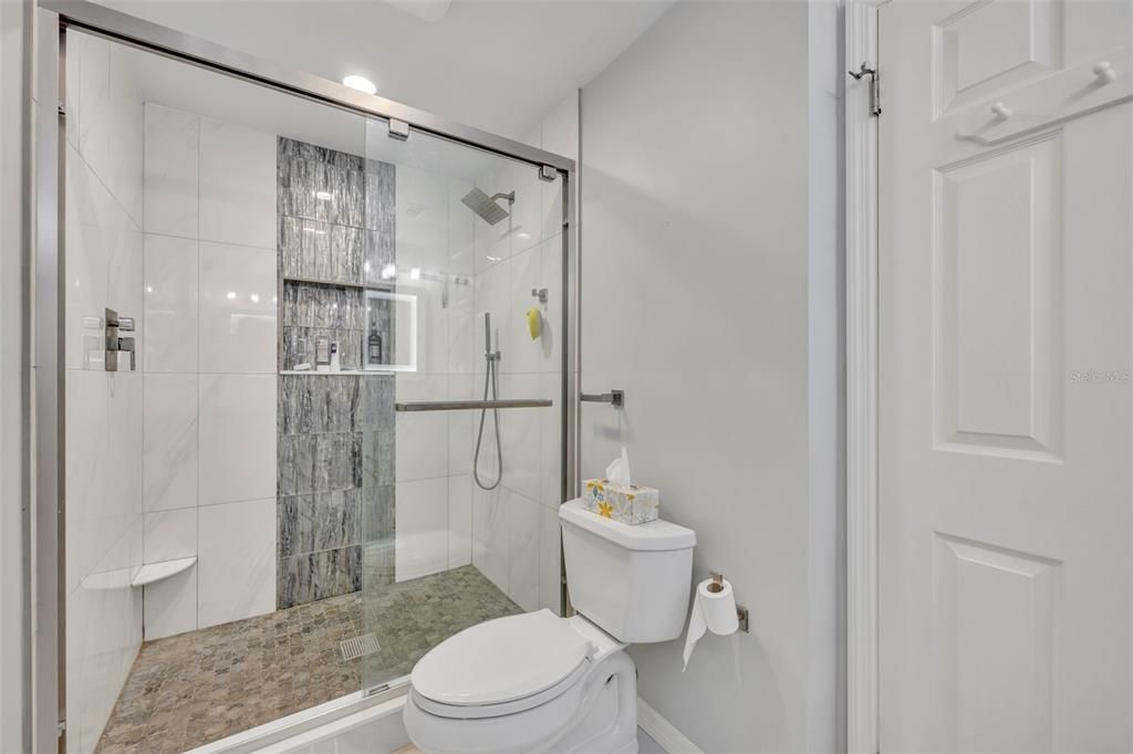 For Sale: $349,900 (2 beds, 2 baths, 1083 Square Feet)