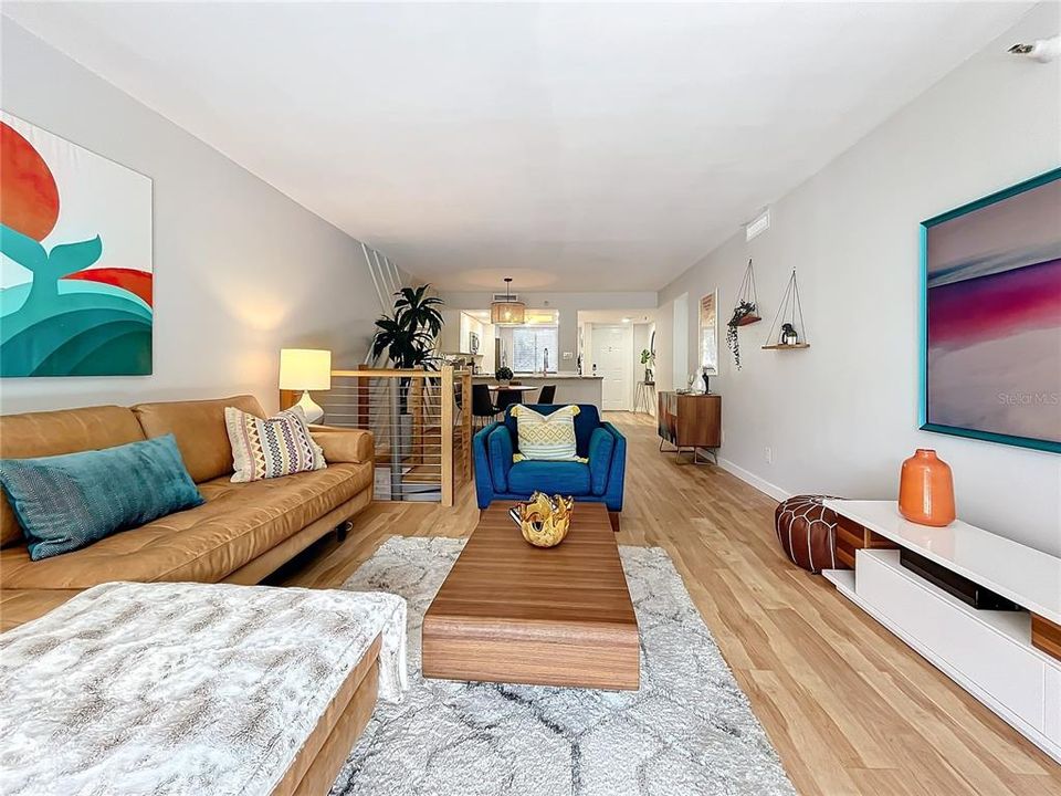 For Sale: $415,000 (2 beds, 2 baths, 1136 Square Feet)